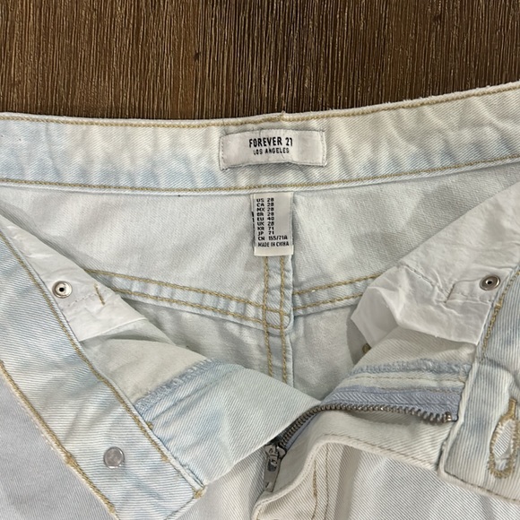 NEW FOREVER 21 Distressed Jeans in light blue - Picture 8 of 13